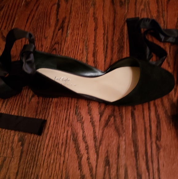 NEW Lord and Taylor black silk balarina flat - Picture 2 of 2